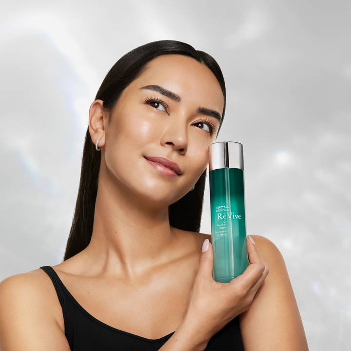 Model holding Enzyme Essence bottle