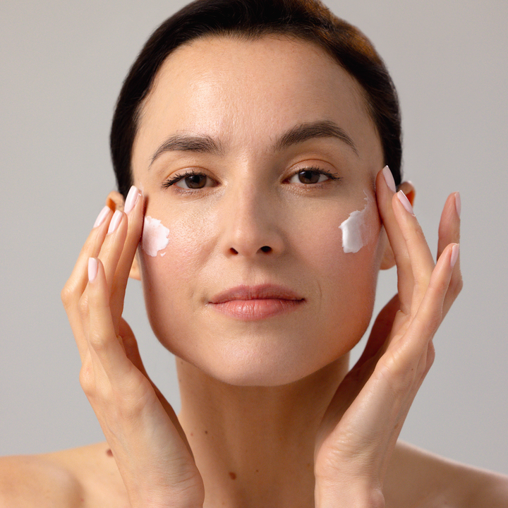 Moisturizing Renewal Cream / Nightly Retexturizer Model